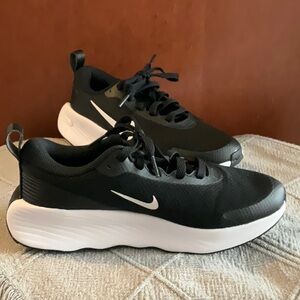 Nike womens Promina Black&White Athletic Shoes New w/o box or tags.Never worn.